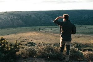 Homem observando a Natureza. Como Surgiu a Filosofia