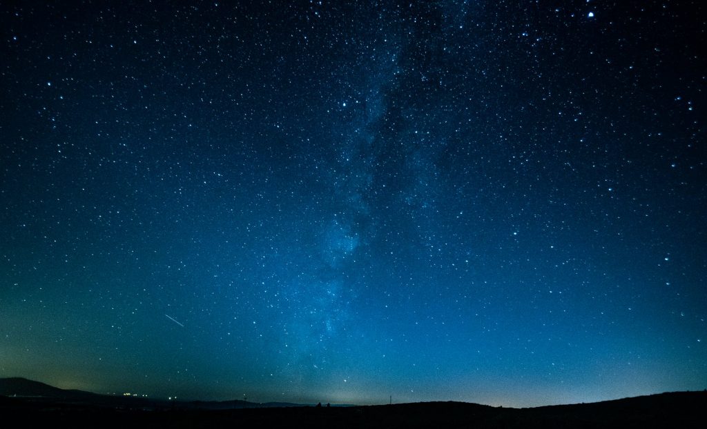 Foto do Céu estrelado. A Cosmologia e a Astronomia.