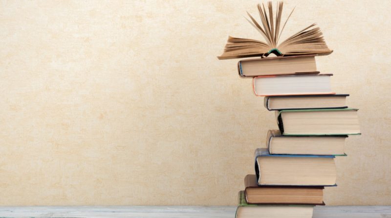 Uma pilha de livros