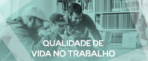 foto com duas pessoas sorrindo no trabalho e a frase, Qualidade de Vida no Trabalho. De quem é a responsabilidade pela qualidade de Vida no ambiente de trabalho.