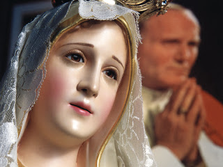 Imagem de Nossa Senhora e o Papa João Paulo II. Manifesto de Dresden: Maria e os protestantes.