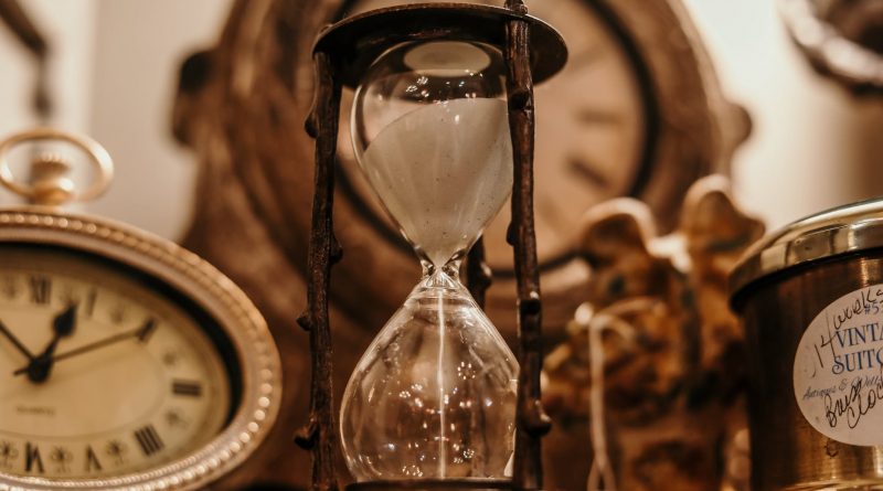 Um relógio, uma ampulheta. A Contagem do Tempo e o Calendário Gregoriano