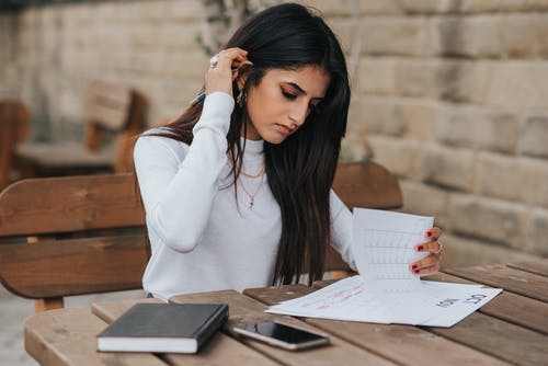 Vendedora Estudando, Buscando conhecimento.