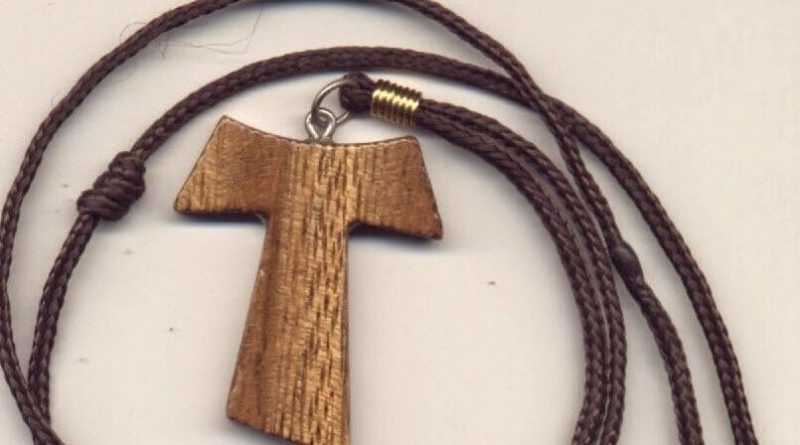 Cruz em TAU. O TAU na história e o cordão com três nós em São Francisco de Assis