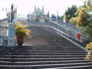 Escadaria da IIgreja da Penha, o Santuário renovado e a Festa da Penha