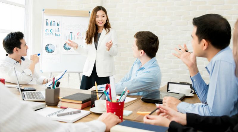 Pessoas em Treinamento em uma sala. Treinamento, Palestra ou Workshop: “Gestão de Equipes e Liderança: uma Abordagem prática”