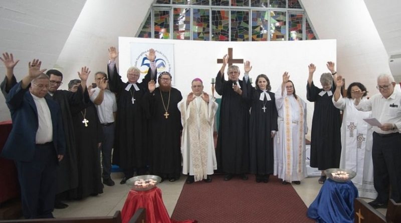 Encontro Ecumênico com Várias denominações Cristãs Reunidas. As Igrejas Cristãs devem manter a busca pelas Convergências.