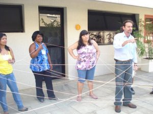 Benito Pepe ministrando uma Dinâmica no Treinamento de Equipes:  Relações Interpessoais e o Ambiente de Trabalho.     