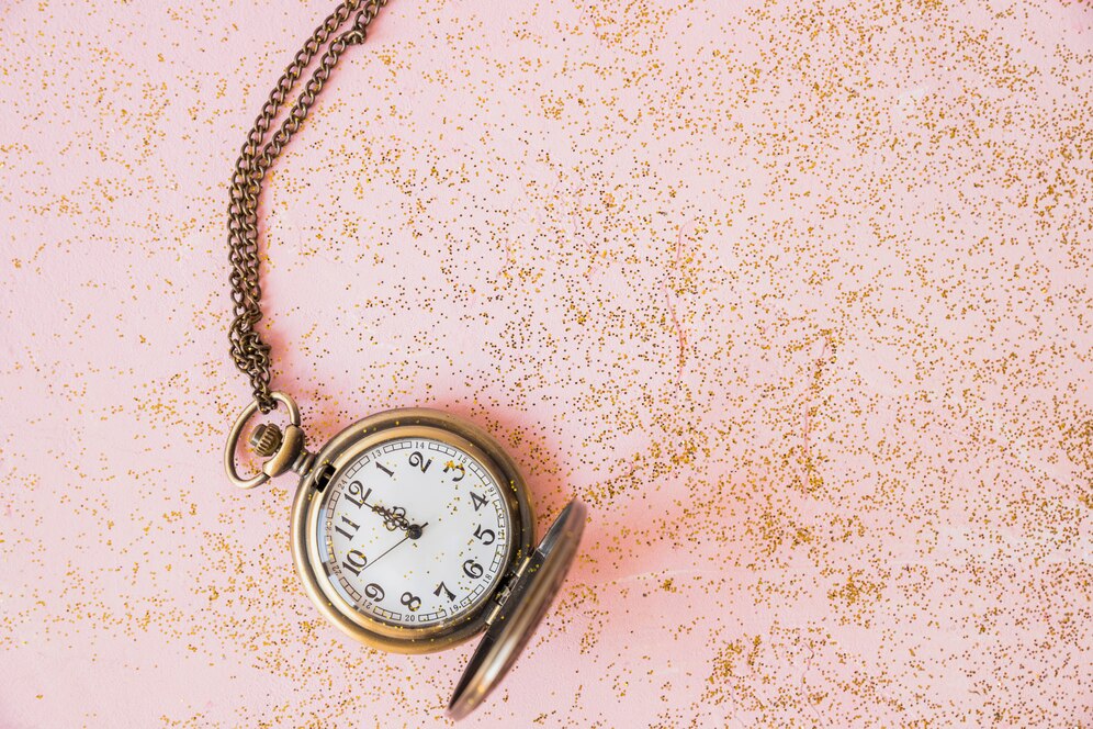 Relógio antigo de bolso, o tempo está passando mais rápido?